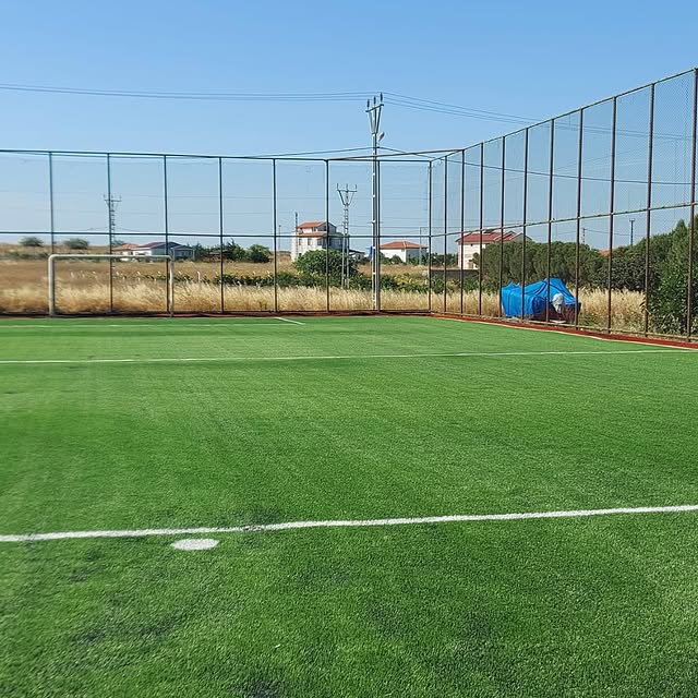Marmara Adalar'da Halı Saha Zemini Yenilendi: Gençler Daha Güvenli Bir Sahada Oynayacak