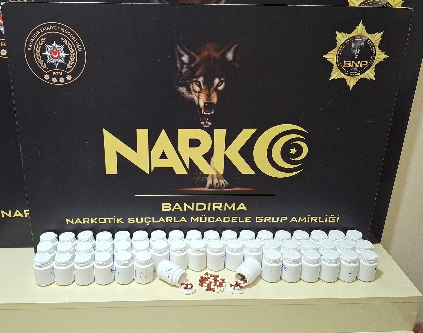 Balıkesir'de Büyük Uyuşturucu Operasyonu: 2710 Sentetik Ecza Hap Ele Geçirildi