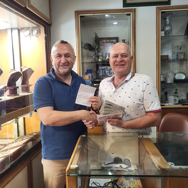 Susurluk Belediye Başkanı Semizel, Öğrencilere Destek İçin Maaşını Bağışladı