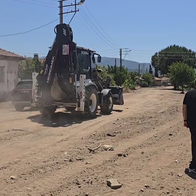 Sındırgı'da Estergon Sokak'ta Asfalt Çalışmaları Başladı