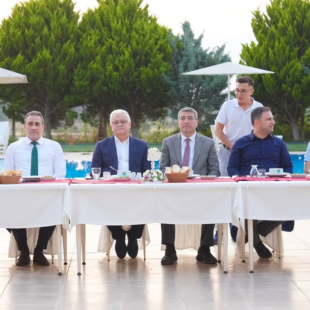 Burhaniye Kaymakamı İlyas Memiş'e Veda Gecesi Düzenlendi