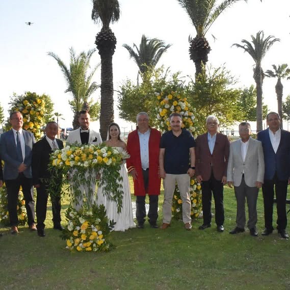 Burhaniye Belediye Başkanı Deveciler, Edremit'te Nikah Törenine Katıldı
