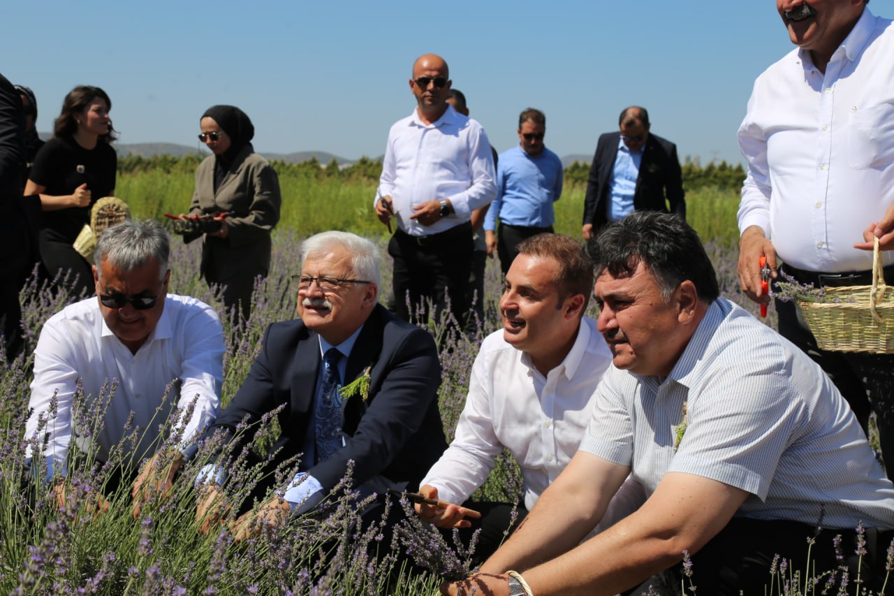 Edremit Belediyesi Uluslararası Aromaterapi Festivali Lansmanına Katıldı