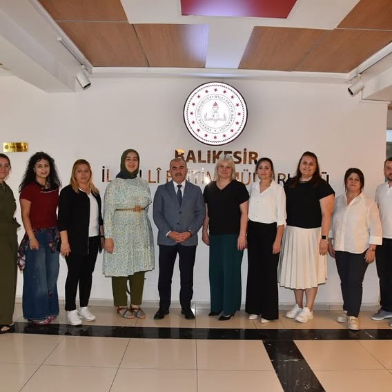 Balıkesir'de Eğitimin Yüzyılında Yüz Mümtaz Şahsiyet Projesi Tamamlandı