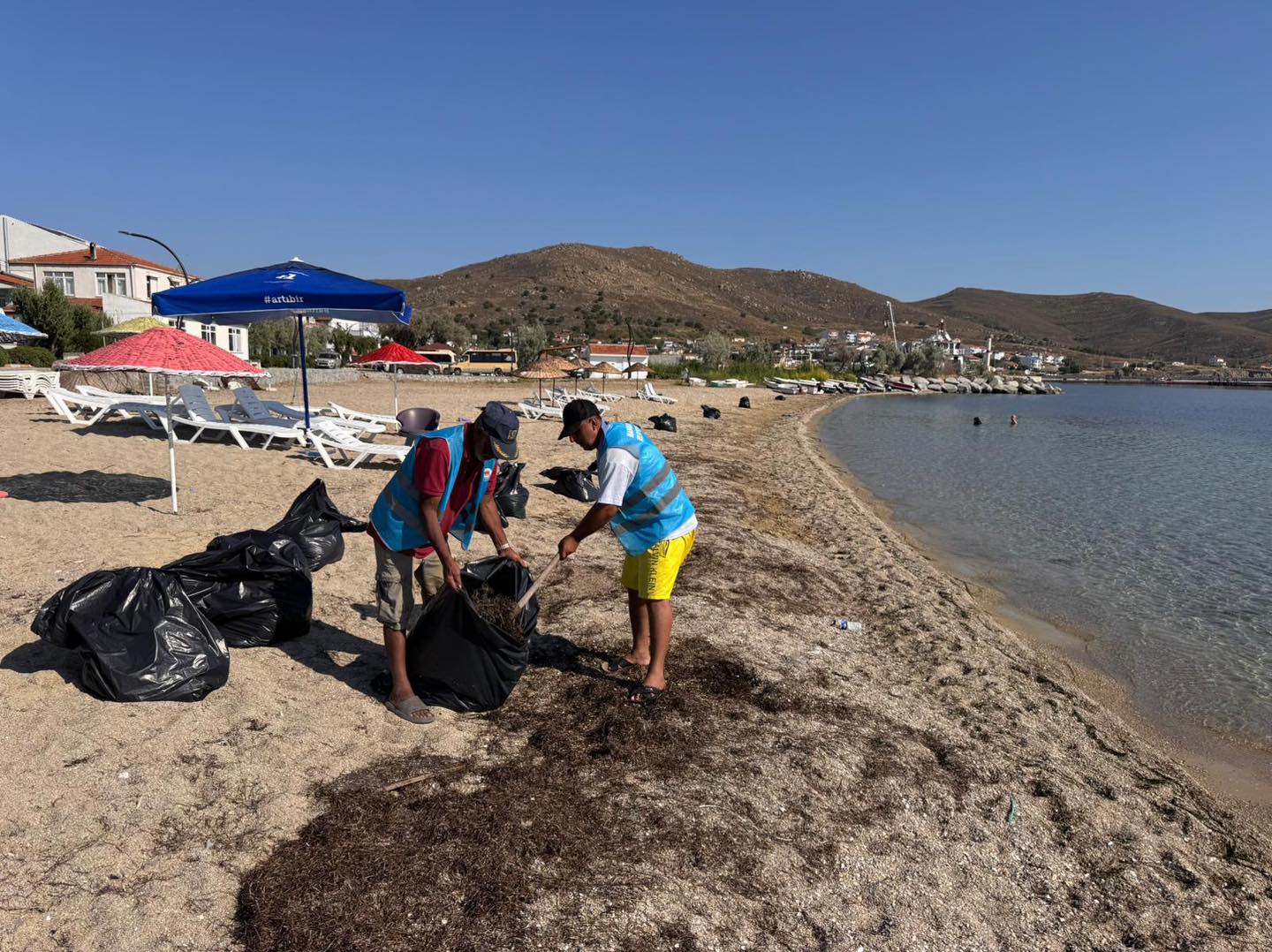 Adalar'da Çevre Temizliği ve Altyapı Çalışmaları Devam Ediyor