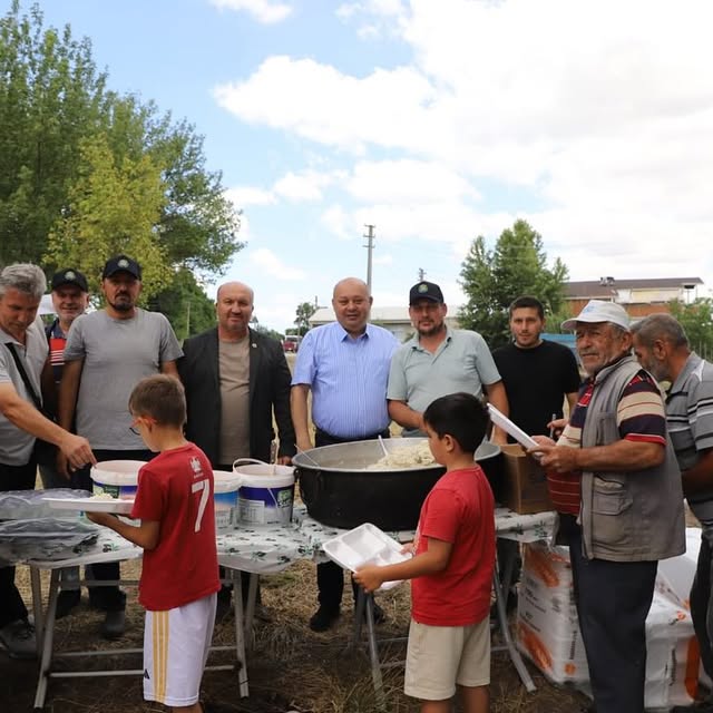 Gönen Belediye Başkanı Palaz Hasanbey Mahallesinde Hayra Katıldı