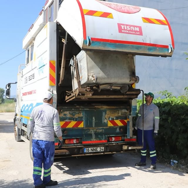 Gönen Belediyesi İlçe Genelinde Temizlik Çalışmalarına Devam Ediyor