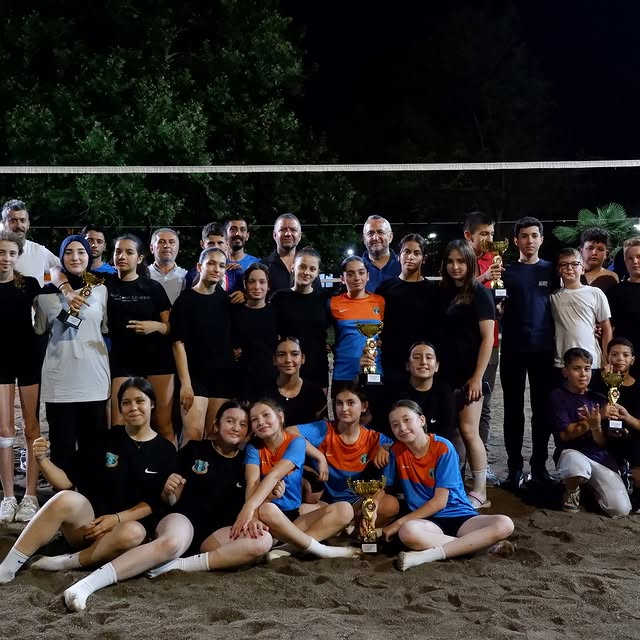 Susurluk'ta Küçükler Plaj Voleybolu Turnuvası Sona Erdi