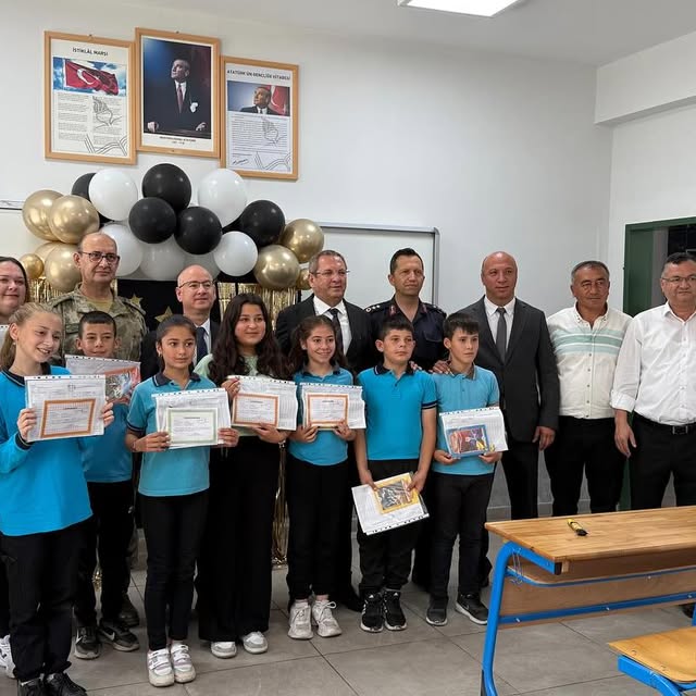 Ayvalık'ta Okul Sevinci: Karne Törenleriyle Eğitim Öğretim Yılı Sonuçlandı