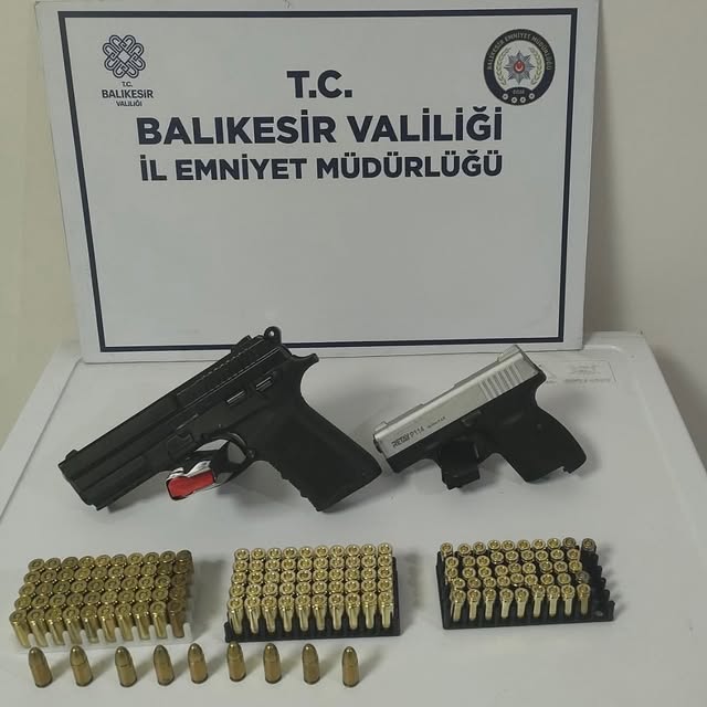 Bandırma'da Kaçakçılık Operasyonunda İki Tabanca ve Mühimmat Ele Geçirildi
