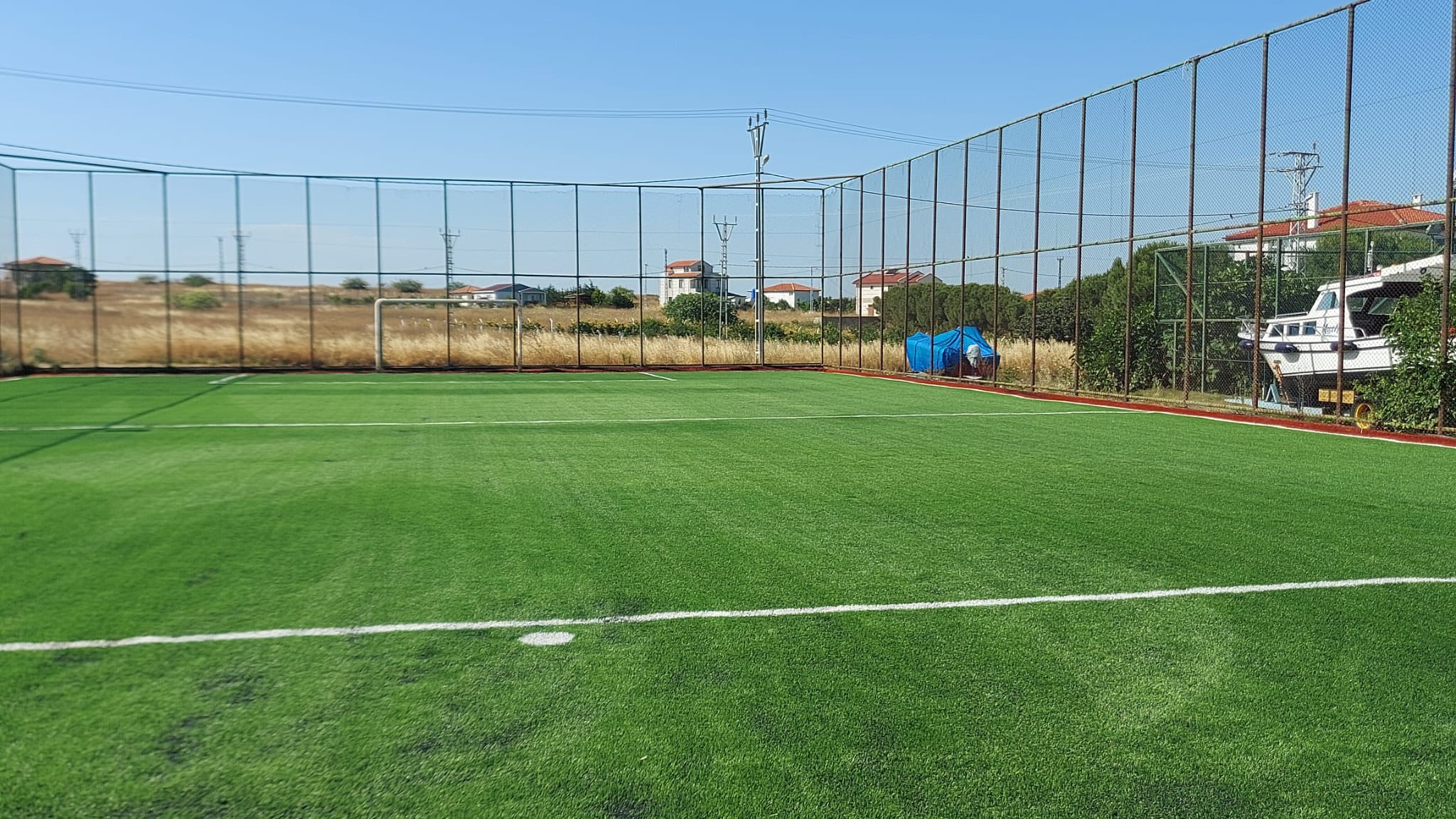 Marmara Adalar Belediyesi Halı Sahası Yenilendi: Gençler İçin Daha Güvenli Bir Alan