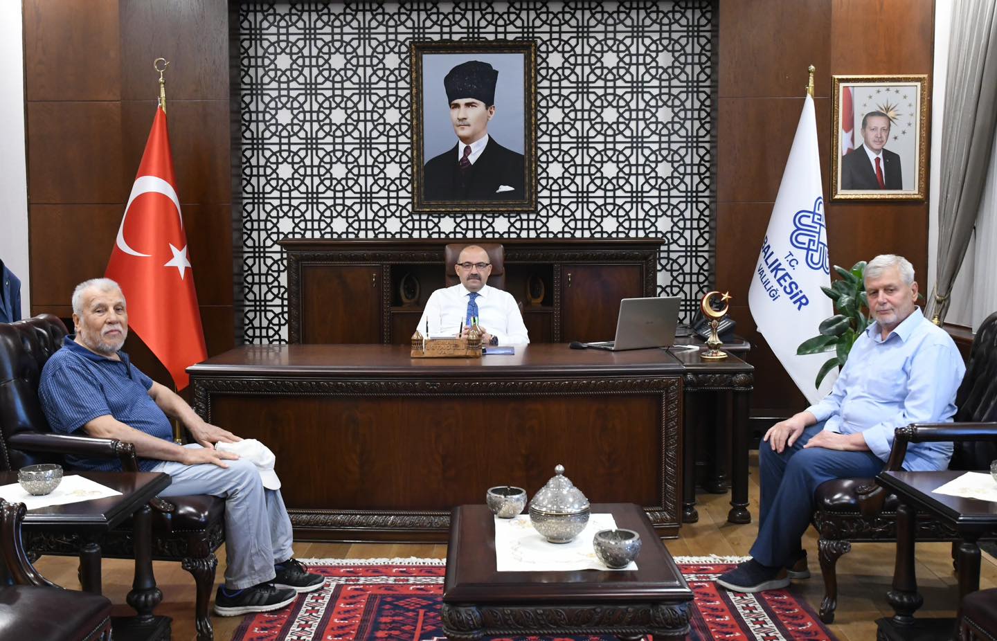 Balıkesir Valisi Ustaoğlu, İş İnsanı Ali Demirbaş'ı Ağırladı