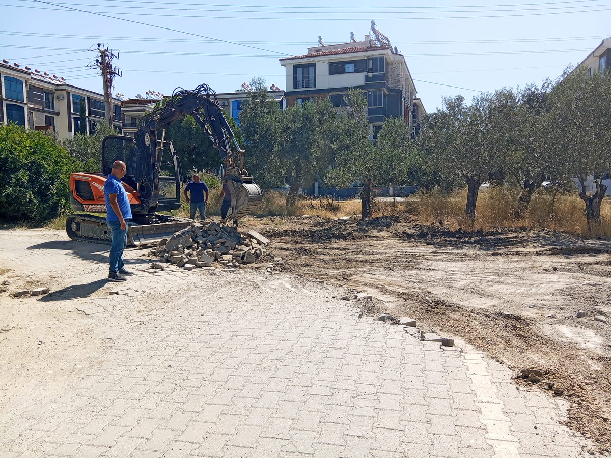 Edremit'te Doğalgaz Çalışmaları Sonrası Akçay Mahallesi'nde Yol Onarımı Başladı