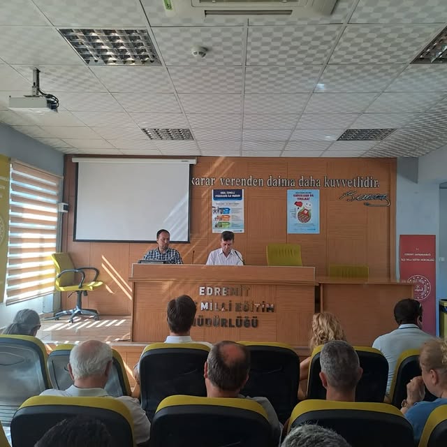 Edremit'te Motorlu Taşıt Sürücüleri Kursu Usta Öğreticileriyle Bilgilendirme Toplantısı Yapıldı